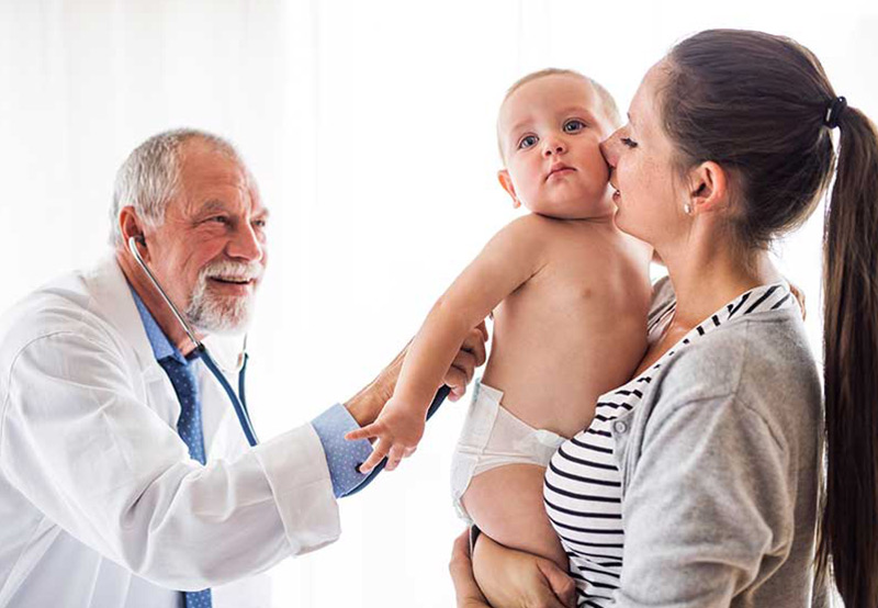 Doctor-examining-baby-for-undescended-testicle-Dr.-Kai-Wen-Chuang Doctor-examining-baby-for-undescended-testicle-Dr.-Kai-Wen-Chuang