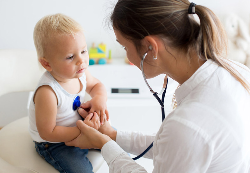 doctor-evaluating-child-for-surgery-to-correct-hypospadias-Dr.-Kai-Wen-Chuang doctor-evaluating-child-for-surgery-to-correct-hypospadias-Dr.-Kai-Wen-Chuang